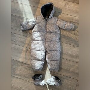 Gap Baby 18-24 month Grey snow Suit with booties